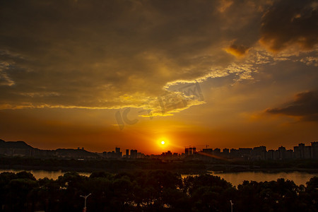 长沙城夜晚日落城市风光红日摄影图配图