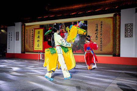 民俗文化节摄影照片_民俗文化半夜竹马广场舞摄影图配图