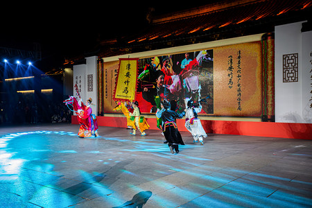 民俗文化节摄影照片_民俗文化夜半竹马广场舞摄影图配图