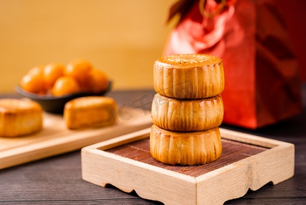 月饼传统中秋美食食品摄影图配图