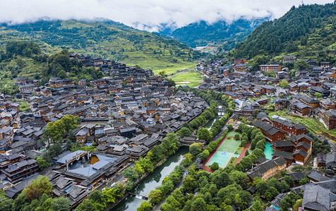 城市中午贵州西江千户苗寨风光航拍景区无人机摄影图配图