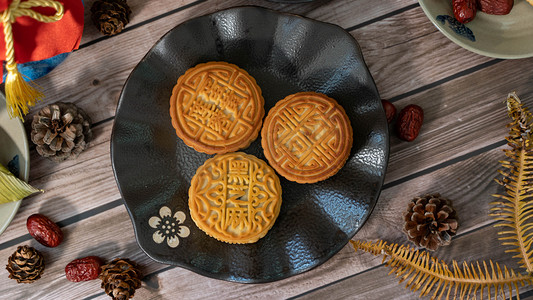 中秋月饼中秋节传统美食甜点月团摄影图配图