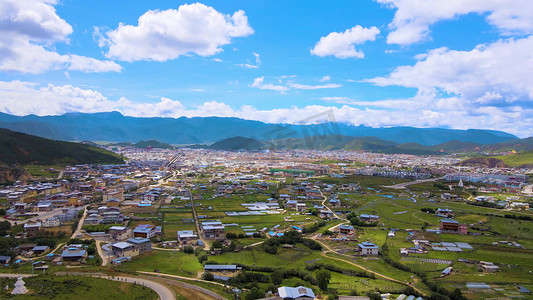 云南迪庆香格里拉市城市建筑风光全景