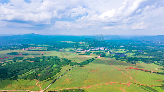 风景，山川，草地摄影照片_云贵高原草原蓝天白云风景