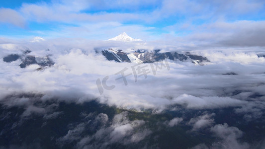 云南美景梅里雪山云雾缭绕风光