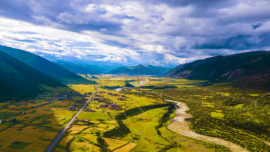 米黄色自然风景摄影照片_壮观甘孜高原山川天空自然风光