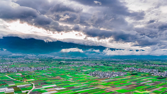 大理苍山云雾缭绕自然风景