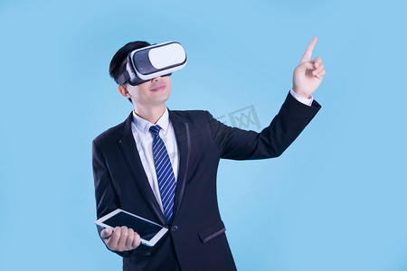 VR虚拟体验人像商务摄影图配图