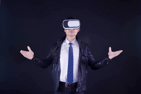 VR眼镜体验人像虚拟摄影图配图