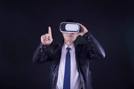 体验人像虚拟VR眼镜科技摄影图配图