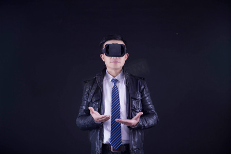 VR眼镜科技人像虚拟商务摄影图配图