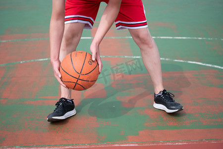 篮球早上体育运动户外健身摄影图配图