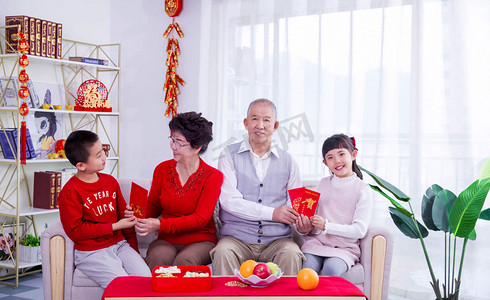 新年春节全家福一家人合影摄影图配图