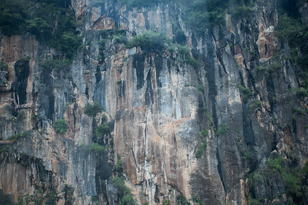 昆明西山公园的质感岩石中午岩石室外静物摄影图配图
