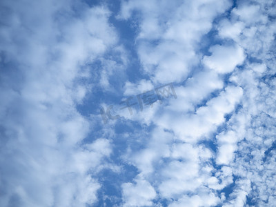 质感纹理白天蓝天云海天空上飘荡摄影图配图
