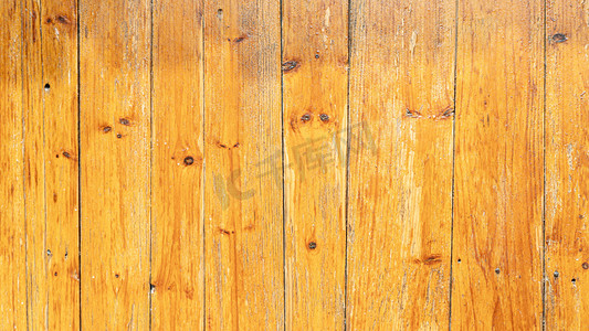 深原木色摄影照片_木板纹理晴天阳光下原木木头木纹摄影图配图
