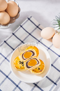 点心蛋黄酥美食糕点食品摄影图配图