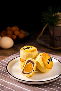 美味糕点蛋黄酥食品美食摄影图配图