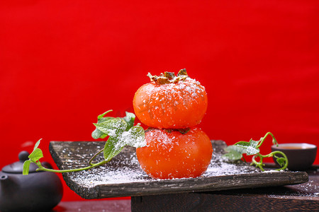 二十四节气秋天摄影照片_水果秋收柿子霜降红色背景摄影图配图