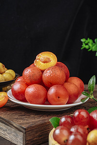 瓜果营养新鲜当季水果西梅摄影图配图