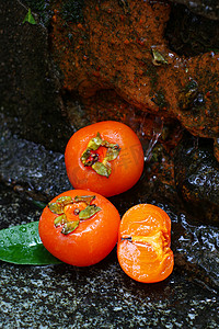 红色霜降摄影照片_秋收秋季柿子新鲜柿子特写摄影图配图