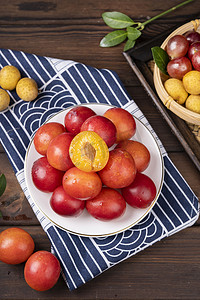 新鲜西梅果实营养水果摄影图配图