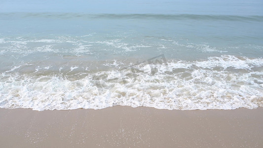 夏天白色的海浪拍打沙滩夏天白色海浪拍打沙滩最新上传昨日热门热门