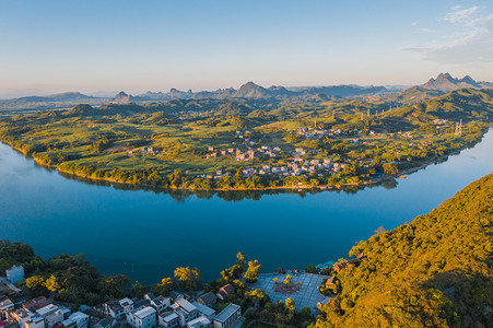 乡镇摄影照片_4A景区日落知青城落崖镇全景摄影图配图