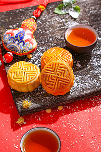 传统美食中秋佳节月饼中秋团圆红底背景摄影图配图