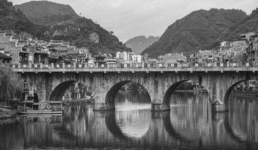 城市中午贵州省镇远古城镇远大桥风光景区在拍摄摄影图配图
