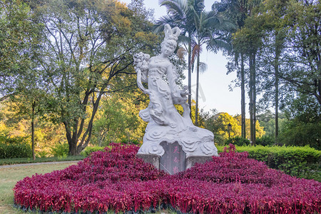 公园中午广西省柳州市都乐岩风景区女娲雕塑景区在拍摄摄影图配图