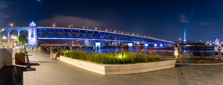 武汉城市建筑夜晚建筑武昌江滩全景摄影图配图