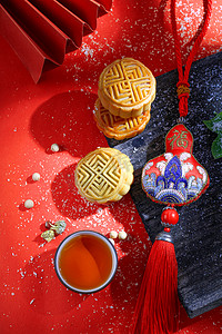 传统美食中秋月饼传统节日红色背景摄影图配图