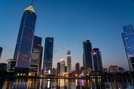 武汉城市建筑夜晚建筑西北湖仰拍摄影图配图