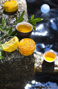 美食中秋月饼中秋团圆传统摄影图配图