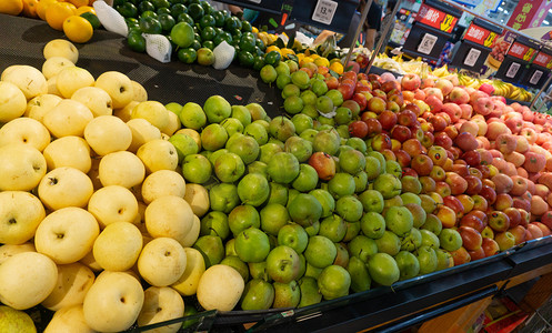 水果摄影照片_苹果梨子超市青苹果购物摄影图配图