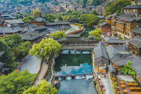 风雨蜗牛摄影照片_古建筑中午西江千户苗寨4A景区航拍摄影图配图