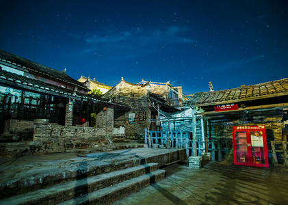 中华五千年图片摄影照片_广东清远千年瑶寨星夜星空摄影图配图