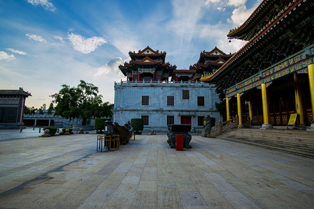 古风摄影照片_广州花都圆玄道观古建筑耶稣光摄影图配图