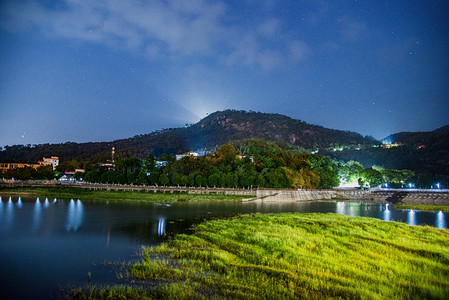 广州花都芙蓉嶂度假村水库星夜摄影图配图