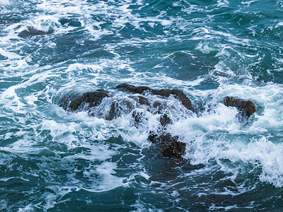涨潮海浪浪花大海白天海浪大海自然摄影图配图