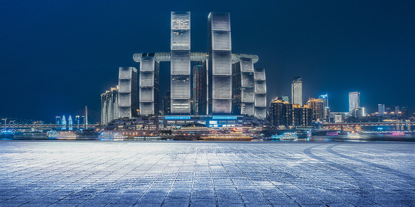 夜晚卡通图摄影照片_重庆摩天大楼城市地面夜晚城市地面摩天大楼城市建筑摄影图配图