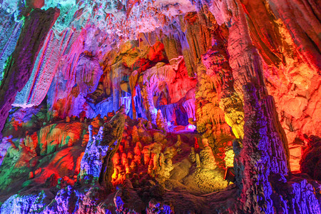 桂林自然景观溶洞钟石乳白天溶洞溶洞旅游摄影图配图