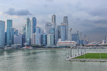 新加坡滨海湾建筑群足球场白天阴天建筑群建筑群城市摄影图配图