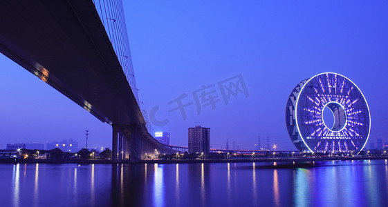 蓝色广州圆夜景江边夜晚广州圆大厦夜晚城市摄影图配图