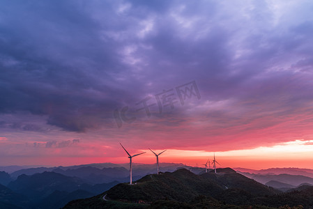 朝霞摄影照片_重庆狮子风力发电场日落夕阳黄昏夕阳风车室外旅游摄影图配图