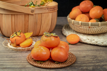 营养新鲜甜软美味柿子摄影图配图