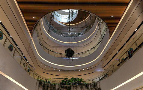 呼和浩特建筑摄影照片_商场大厅上午建筑室内素材摄影图配图