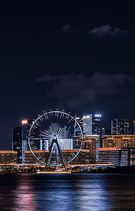 摩天轮emoji摄影照片_城市建筑夜景海岸摩天轮摄影图配图