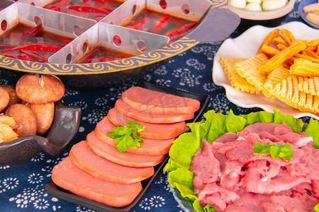 豆腐摄影照片_火锅早上里脊肉户外食品摄影图配图